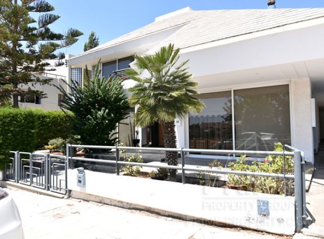 Willa na sprzedaż w Ekali