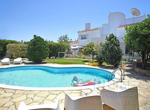 Willa na sprzedaż w Ekali