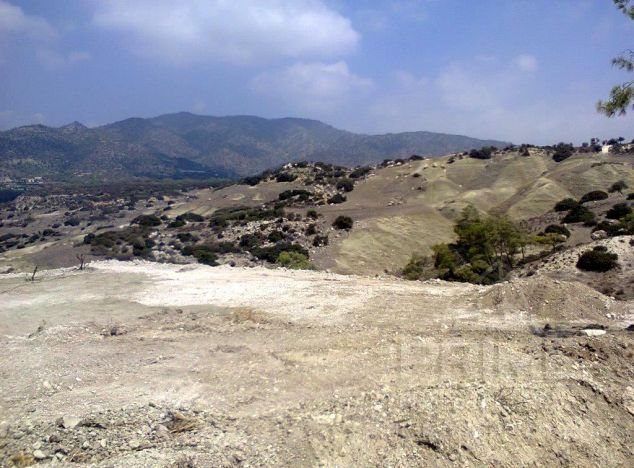 Ziemia na sprzedaż w Foinikaria