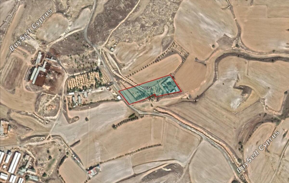 Ziemia na sprzedaż w 836950