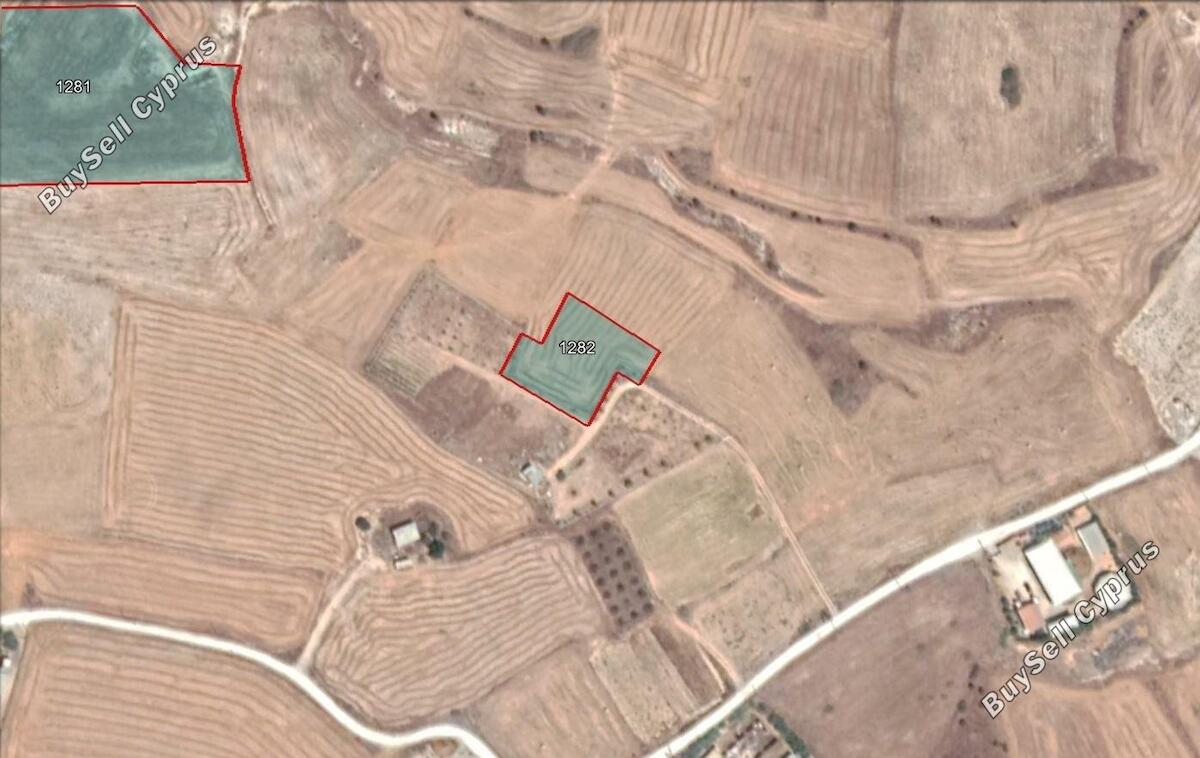 Ziemia na sprzedaż w 837049